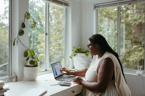 Why working a 9-5 job is really a waste of your life? Doing remote work can be a great option for not coming into the office.